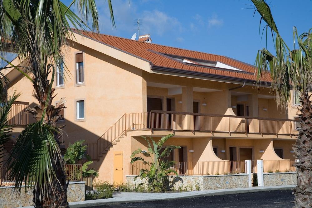 Residence Dei Margi Torre di Faro Exterior foto