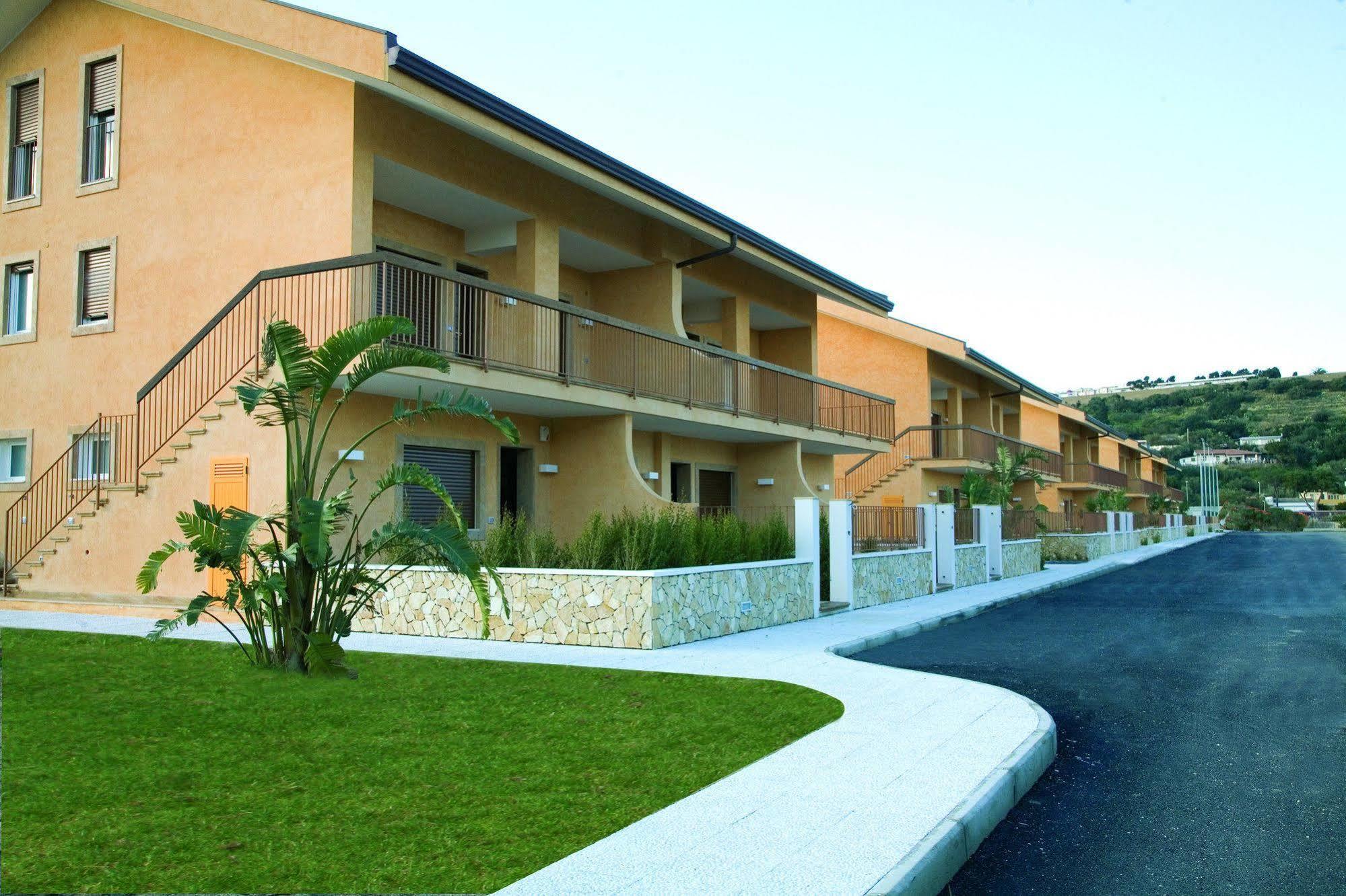 Residence Dei Margi Torre di Faro Exterior foto